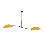Lampa sufitowa Lotus z dwoma kloszami E14, w kolorze czarnym i pomarańczowym. Posiada minimalistyczny, falisty kształt, zawieszona na cienkim przewodzie, z okrągłym mocowaniem sufitowym. Tło białe, co podkreśla kontrast kolorów.