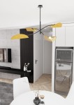 Czarna lampa sufitowa Lotus z czterema źródłami światła E14, z dekoracyjnymi, pomarańczowymi kloszami w kształcie liści. Zawieszona w nowoczesnym wnętrzu, na tle jasnych ścian i czarnej meblościanki.