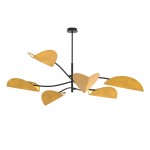 Lampa sufitowa Lotus, czarna z pomarańczowymi kloszami, sześciopunktowa, o organicznym kształcie przypominającym liście. Ujęcie z dołu, wisząca na cienkim pręcie. Klosze mają matową powierzchnię i są asymetrycznie rozmieszczone.
