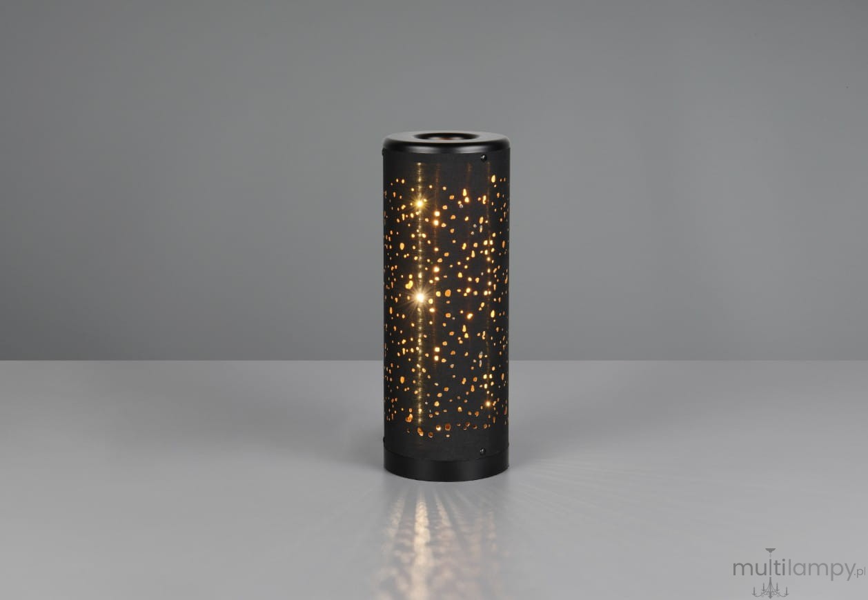 Czarna lampa stołowa Taco z jedną diodą LED 4W, cylindryczna, z perforowaną powierzchnią, przez którą wydobywają się promienie światła, stojąca na jasnym tle. Wymiary i detale konstrukcji są widoczne.