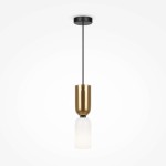 Lampa wisząca Memory 1xE14 w kolorze złotym, z metalowym cylindrem u góry i matowym, szklanym kloszem u dołu. Zawieszona na cienkim, czarnym przewodzie. Prosta forma, idealna do nowoczesnych wnętrz.