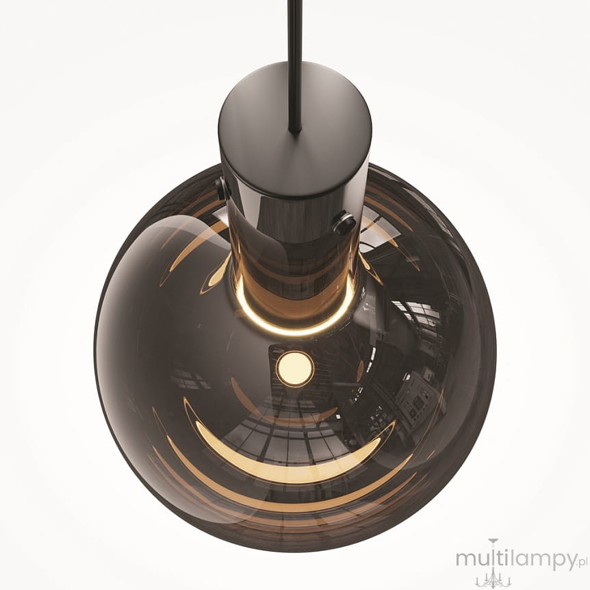 Lampa wisząca Nebula D20 z czarnym metalowym wykończeniem, okrągła, z przezroczystym kloszem. Widoczna żarówka LED o mocy 4W. Zdjęcie z góry, pokazujące detal konstrukcji i efekt świetlny.