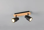 Lampa sufitowa Pierre z dwoma reflektorami GU10, czarna z jasnym drewnem. Ujęcie z góry, montowana na prostokątnej podstawie z drewna. Reflektory skierowane w różne strony, z metalicznymi kloszami. Tło szare.