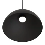 Lampa wisząca Lunaro L w kolorze czarnym, o okrągłym kształcie z wycięciem na żarówkę GX53. Ujęcie z góry, zawieszona na cienkim przewodzie, matowa powierzchnia. Idealna do nowoczesnych wnętrz.