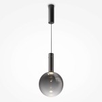 Lampa wisząca Nebula D25 z czarnym metalowym mocowaniem i przezroczystą, okrągłą kloszem. Źródło światła LED 1x6W. Produkt zawieszony na cienkim przewodzie, w minimalistycznym stylu, na jasnym tle.