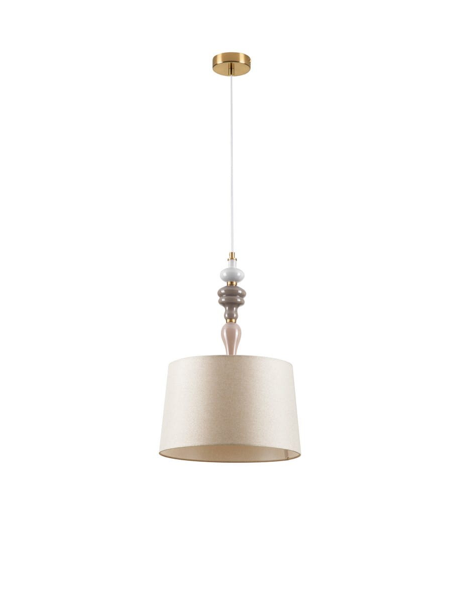 Lampa wisząca Alem D34 w kolorze antycznego mosiądzu i beżowym kloszu, z dekoracyjnymi elementami w odcieniach szarości. Zawieszona na białym kabelku, ma cylindryczny kształt klosza i elegancką, prostą formę.