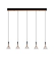 Lampa wisząca Guay z pięcioma kloszami LED, czarna z elementami w kolorze złotym. Klosze w kształcie stożków, wykonane z przezroczystego materiału. Zamontowana na prostokątnej, czarnej podstawie, zawieszona na cienkich linkach.
