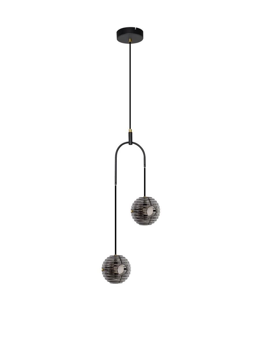 Lampa wisząca Seco z dwoma szklanymi kloszami w kształcie kul, w kolorze czarnym, zawieszona na czarnym przewodzie. Klosze mają dekoracyjne, żłobione wzory i metalowe detale. Idealna do nowoczesnych wnętrz.