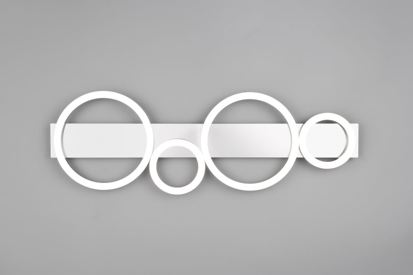 Lampa sufitowa Lumos z czterema okrągłymi źródłami LED w kolorze chromu, o mocy 26,5W i temperaturze barwowej 4000K. Produkt w formie poziomej, z widocznymi różnymi średnicami okręgów, umieszczony na jednolitym tle.