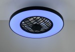 Lampa sufitowa Linkoping z wentylatorem, czarna, z pierścieniem RGBW w kolorze niebieskim. Widok z dołu, zamontowana na suficie. Wnętrze z siatką wentylatora i centralnym elementem sterującym. Zastosowanie LED 1x45W, z pilotem do zdalnego sterowania.
