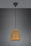 Lampa wisząca Joeline z abażurem w kolorze brązowym z plecionki, zawieszona na czarnym kablu. Abażur ma kształt stożkowaty, a całość montowana jest do sufitu. Tło w odcieniach szarości.