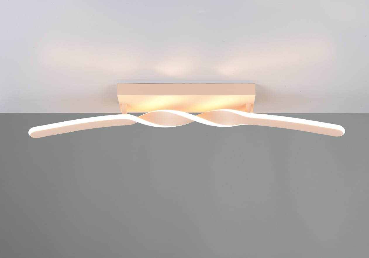 Lampa sufitowa Ginko w kolorze piaskowym z jednym źródłem światła LED o mocy 18W. Ma nowoczesny, falisty kształt oraz prostokątną podstawę. Ujęcie frontalne, zawieszona pod sufitem, na jednolitym tle.