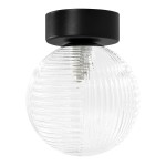 Czarna lampa sufitowa Aura z przezroczystym kloszem w kształcie kuli, z teksturowaną powierzchnią. Montowana na suficie, z widocznym gniazdem na żarówkę G9. Zbliżenie na detal, ukazujące rzeźbioną strukturę klosza.