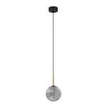 Lampa wisząca Fado w kolorze czarnym i grafitowym, z pojedynczym źródłem światła G9. Okrągła, teksturowana klosz ze szkła, zawieszona na cienkim czarnym przewodzie. Metalowa, złota podstawka łączy klosz z sufitem.