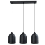 Lampa wisząca Nilo 3xGU10 w kolorze czarnym, z trzema okrągłymi kloszami o matowej fakturze, zawieszona na cienkich linkach. Utrzymana w minimalistycznym stylu, montowana na prostokątnej podstawie.