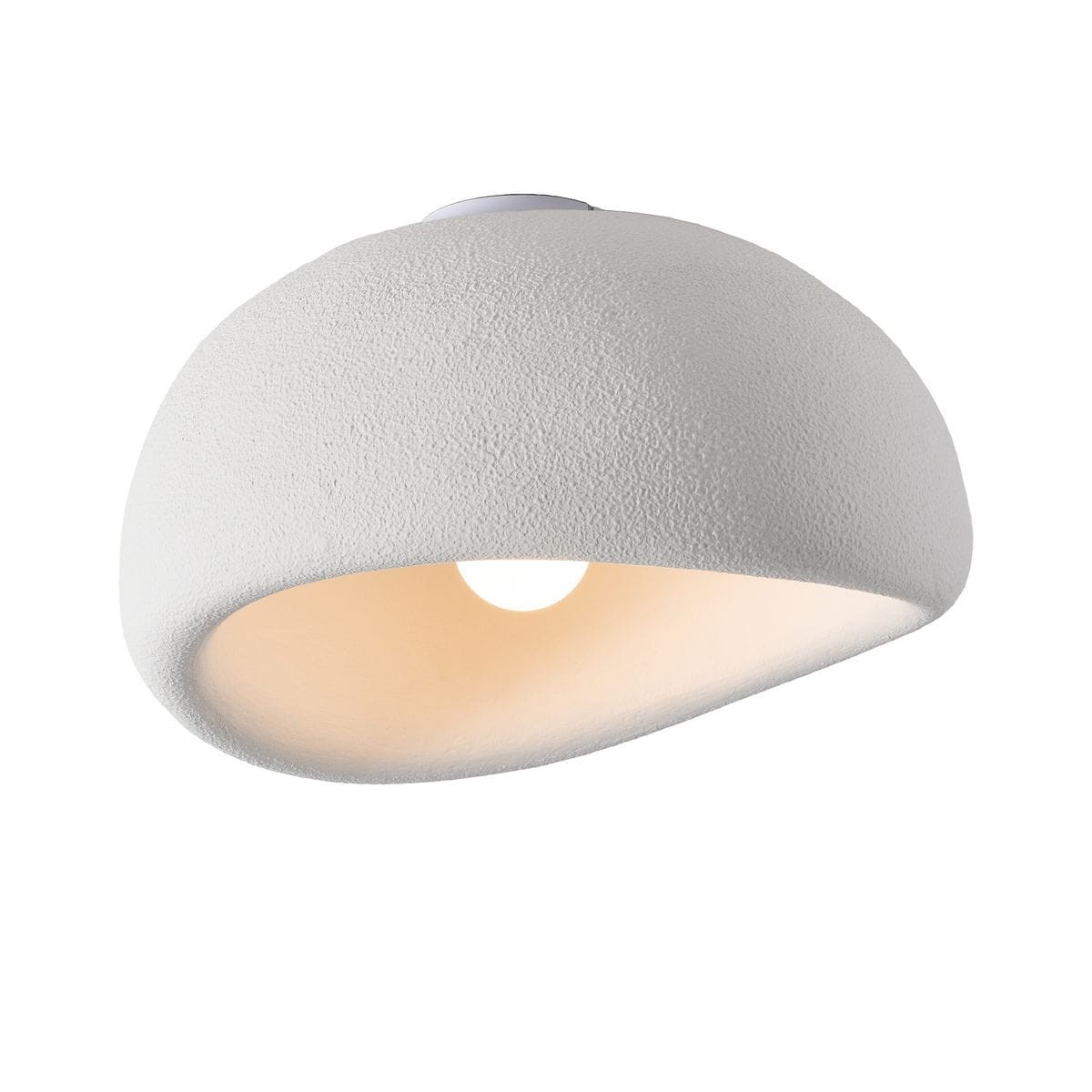 Lampa sufitowa Stone D50 w kolorze białym z teksturowaną powierzchnią, o kształcie półkulistym. Posiada miejsce na jedną żarówkę E27, z widocznym otworem, zamontowana na okrągłej podstawie.