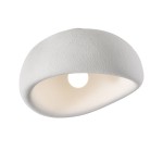 Lampa sufitowa Stone D50 w kolorze białym z teksturowaną powierzchnią. Posiada okrągły kształt z otworem w centralnej części, montowana na suficie. Idealna do nowoczesnych wnętrz.