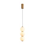 Lampa wisząca LED Perla o mocy 12W i temperaturze barwowej 3000K, w złotej oprawie. Posiada trzy białe, okrągłe klosze zawieszone na cienkim przewodzie. Ujęcie frontalne, produkt wiszący na białym tle.