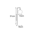 Kinkiet Emir w kolorze czarnym z bursztynową kulą, o wymiarach 51 cm wysokości, 18 cm szerokości i 13 cm głębokości. Montowany na ścianie, z minimalistycznym designem, idealny do nowoczesnych wnętrz.
