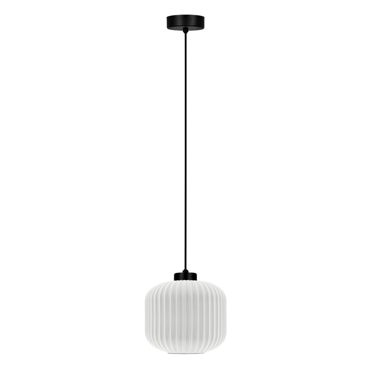 Lampa wisząca Sparta D20 z jednym gniazdem E27, czarna oprawa z białym kloszem w kształcie kulistym z rowkowaną fakturą. Ujęcie frontalne, produkt zawieszony na długim przewodzie. Tło białe, minimalistyczne.