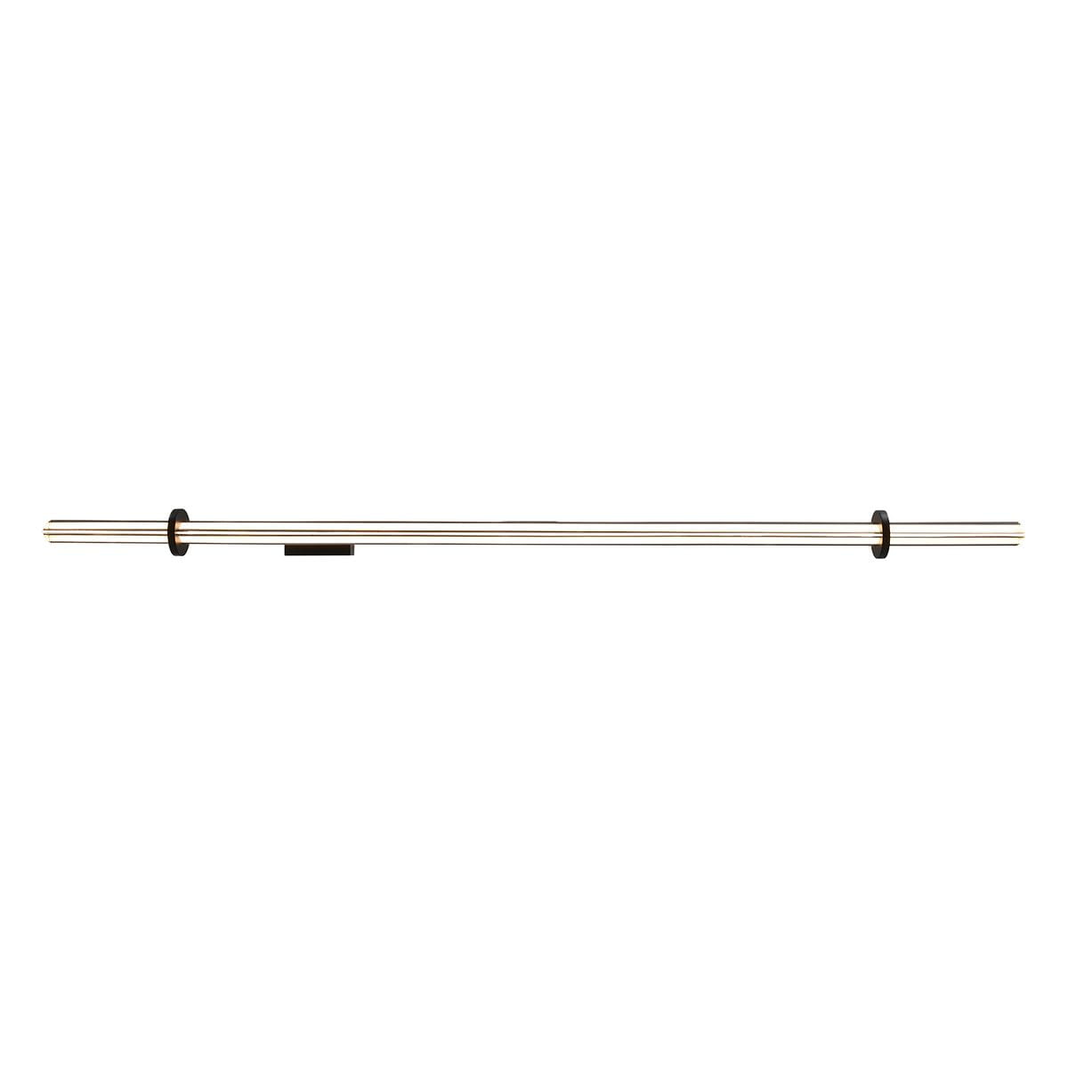 Lampa wisząca Lovely 120 w kolorze czarnym, LED o mocy 11W i temperaturze barwowej 3000K. Prosty, długi kształt z metalowymi elementami mocującymi, zawieszona w poziomie, na jednolitym tle.