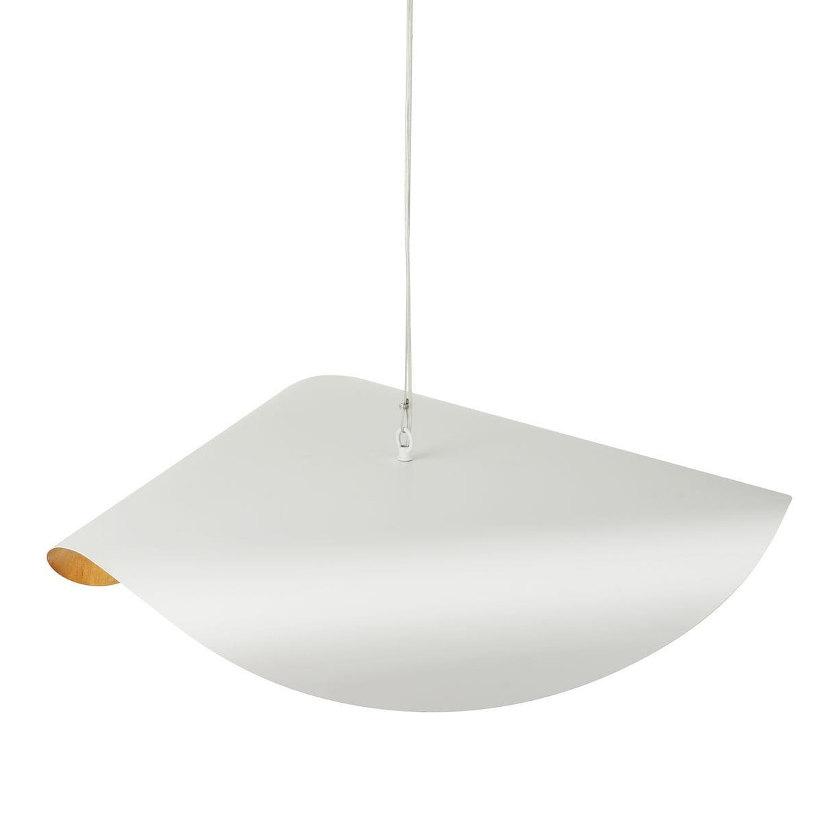 Lampa wisząca Enzo D40 w kolorze białym z złotym wykończeniem, zawieszona na cienkim przewodzie. Posiada charakterystyczny, delikatnie falowany kształt z widocznym złotym wnętrzem. Idealna do nowoczesnych wnętrz.