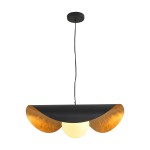 Lampa wisząca Enzo D40 w kolorze czarnym z złotymi akcentami, z okrągłym kloszem w kształcie półkuli. Ujęcie z przodu, zawieszona na czarnym przewodzie, z widoczną żarówką E27 w centralnej części. Tło białe.
