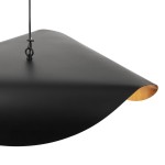 Lampa wisząca Enzo D40 w kolorze czarnym z złotym wnętrzem, z metalowym kloszem o falistym kształcie. Montowana na cienkim przewodzie. Idealna do nowoczesnych wnętrz, nadająca elegancki akcent. Z gwintem E27.