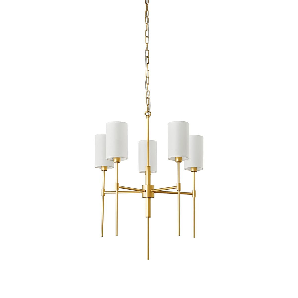Lampa wisząca Darling w kolorze złotym z pięcioma oprawami na żarówki E14. Klosze w formie cylindrów wykonane z białego materiału, umieszczone na prostych metalowych ramionach. Jest zawieszona na łańcuchu, co dodaje elegancji.