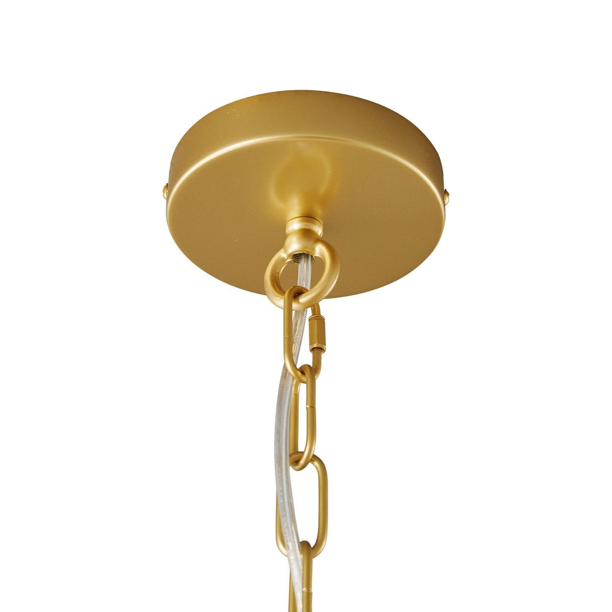 Złota lampa wisząca Darling z pięcioma miejscami na żarówki E14. Ujęcie z dołu, ukazujące sufitowy element mocujący oraz transparentny kabel. Gładka, metaliczna powierzchnia, okrągła forma podstawy.