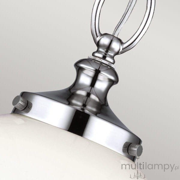 Lampa wisząca Parkman z polerowanego niklu, z opalowym kloszem. Widoczna metalowa podstawa z detalami montażowymi oraz zawieszenie w formie pierścienia. Kąt ujęcia zbliżenie na górną część lampy.