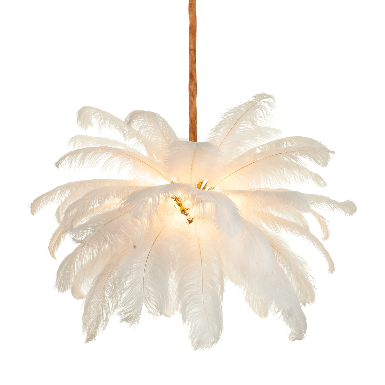 Lampa wisząca Emu w kolorze złotym i białym, z sześcioma gniazdami E14. Posiada dekoracyjne, białe pióra w kształcie rozłożonej korony. Ujęcie z góry, zawieszona na brązowym przewodzie, tworzy delikatny efekt świetlny.