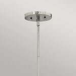 Lampa wisząca Zelda w polerowanym niklu z mocowaniem na żarówkę E27. Wysoka, smukła konstrukcja z okrągłym, błyszczącym kloszem oraz widocznymi elementami montażowymi. Ujęcie z dołu, ukazujące detale mocowania.