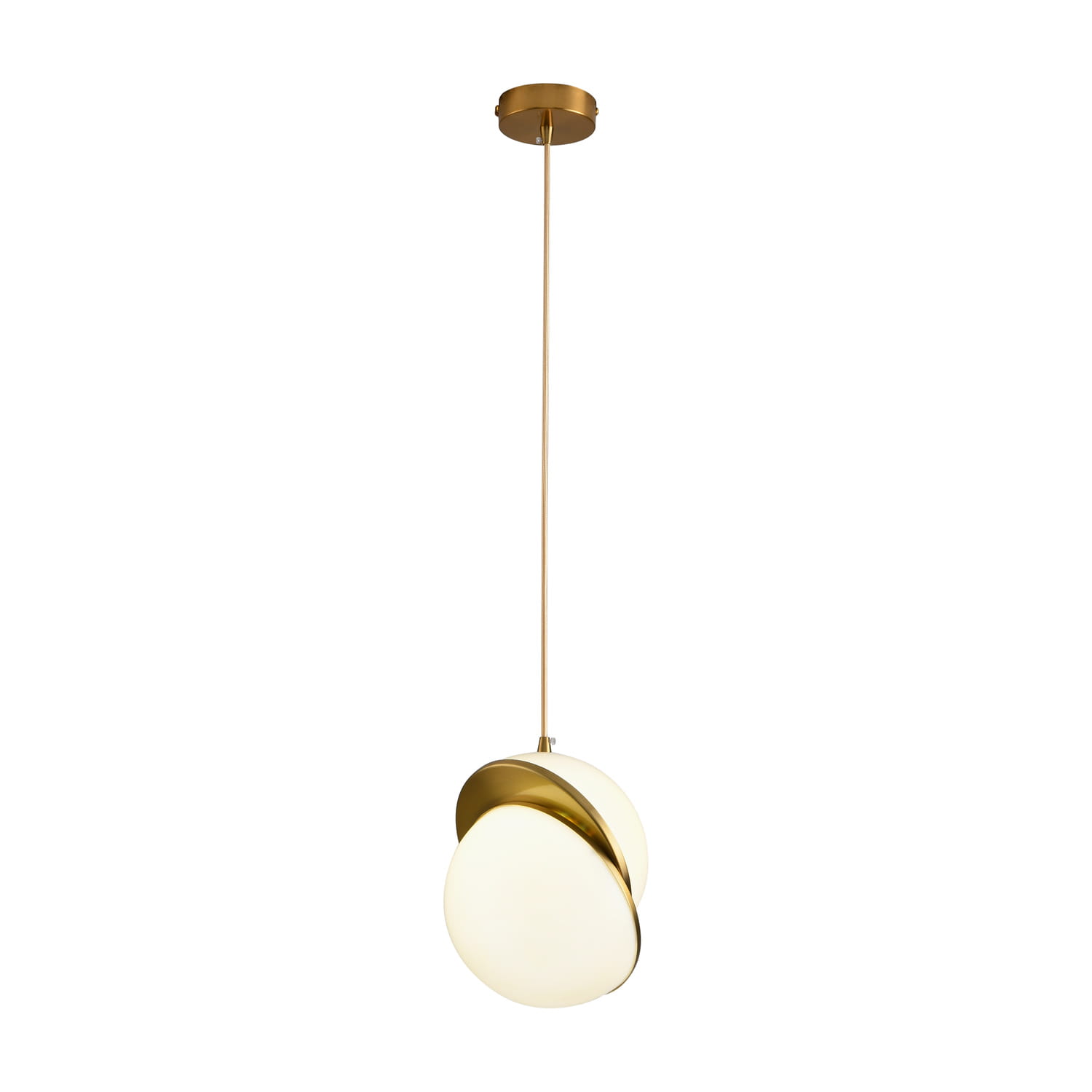 Lampa wisząca Orbita D25 w kolorze mosiądzu, z okrągłym kloszem w białym kolorze, zawieszona na cienkim przewodzie. Klosz ma nowoczesny, symetryczny kształt, z połyskującą powierzchnią. Ujęcie z przodu, na jednolitym tle.