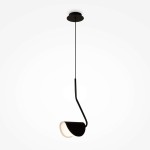 Lampa wisząca Mollis 1xG9 w kolorze czarnym, z asymetrycznym kloszem w formie półkuli, zawieszona na cienkim, czarnym kablu, zamontowana na okrągłej podsufitce. Klosz ma wykończenie w jasnym kolorze od wewnątrz.
