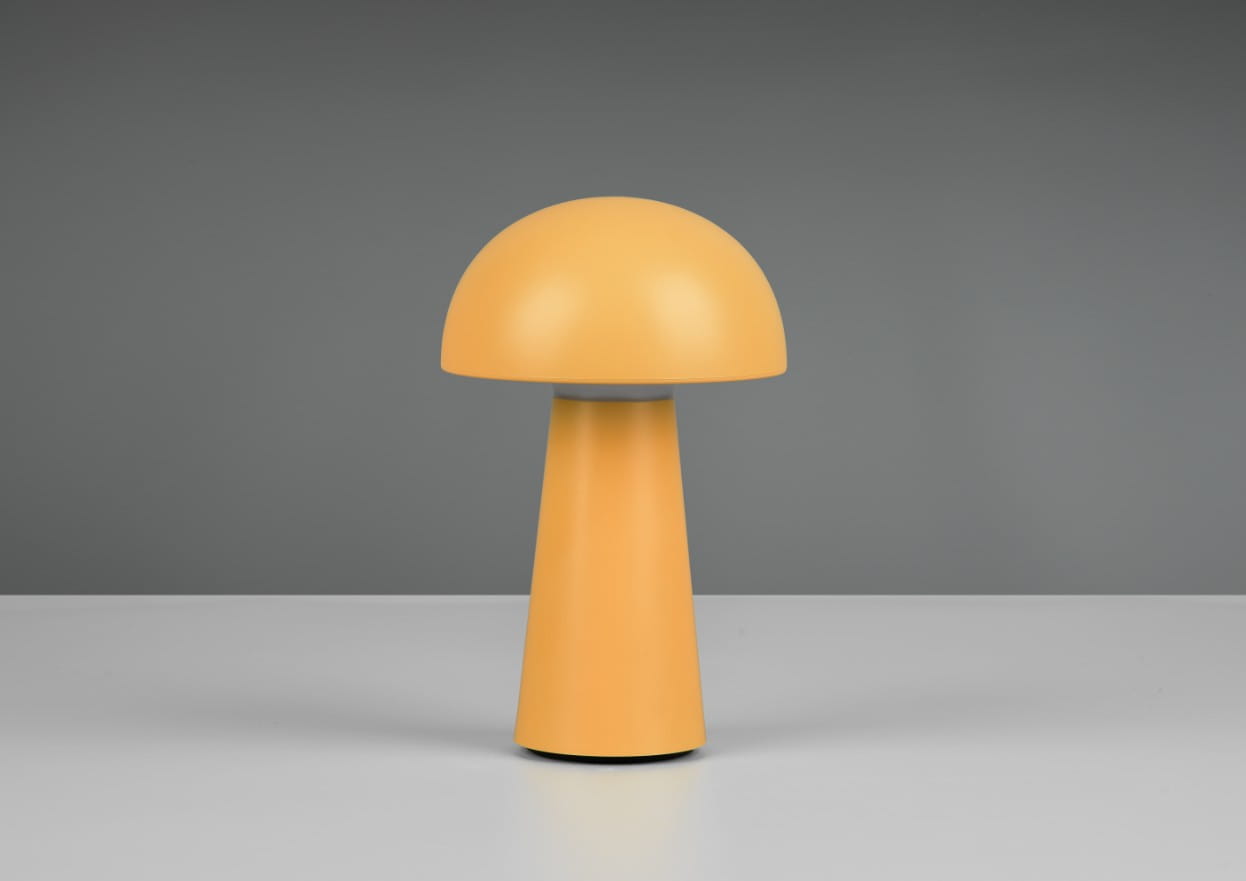 Pomarańczowa lampa stołowa LED Lennon o kształcie grzyba, z zaokrąglonym kloszem i cylindryczną podstawą. Ujęcie frontalne, na jednolitym tle. Idealna do ogrodu lub na stół. Wykonana z matowego materiału, podkreślającego nowoczesny design.