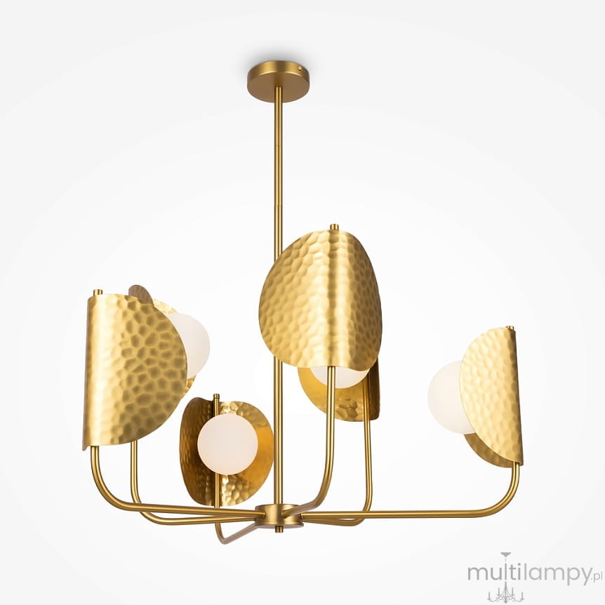 Lampa wisząca Tropic w kolorze mosiężnym z sześcioma źródłami światła G9. Posiada owalne, strukturalne klosze oraz metalowy stelaż. Produkt zawieszony na prostym, długim ramieniu, prezentowany na jednolitym tle.