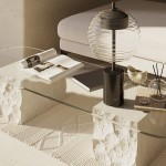Lampa stołowa LED Mystic o mocy 8W, kolor czarny, z okrągłym, przezroczystym kloszem, umieszczona na szklanym stole obok książek i dekoracji. Ujęcie z boku, ukazujące detale i kontekst użytkowania w eleganckim wnętrzu.