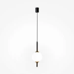 Lampa wisząca LED The Sixth Sense o mocy 7W, barwie światła 3000K. Posiada czarny metalowy uchwyt oraz okrągły biały klosz z opalizującego szkła, zawieszona na cienkim przewodzie w minimalistycznym stylu. Tło białe.