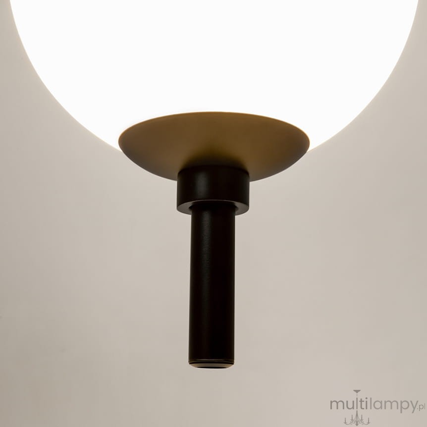 Lampa wisząca LED The Sixth Sense, czarna, z okrągłym kloszem w białym kolorze. Wyposażona w cienki, prosty uchwyt, wisząca z sufitu. Światło o mocy 7W i temperaturze barwowej 3000K, nadająca ciepłą atmosferę.