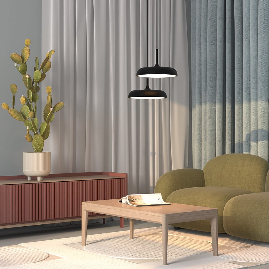 Lampa wisząca LED Gerhard w kolorze czarnym, o mocy 26W i temperaturze barwowej 3000K, zawieszona nad stolikiem. Otoczenie to przytulny salon z zieloną sofą, drewnianym stolikiem i cactusem w białej donicy.