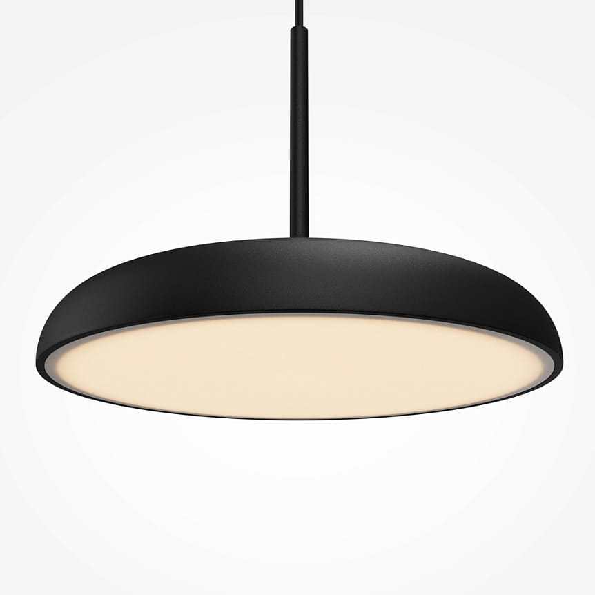 Lampa wisząca LED Gerhard o mocy 26W i barwie 3000K. Posiada okrągły, czarny metalowy klosz z białym, matowym wnętrzem. Zawieszona na cienkim przewodzie, prezentuje nowoczesny design, idealna do współczesnych wnętrz.
