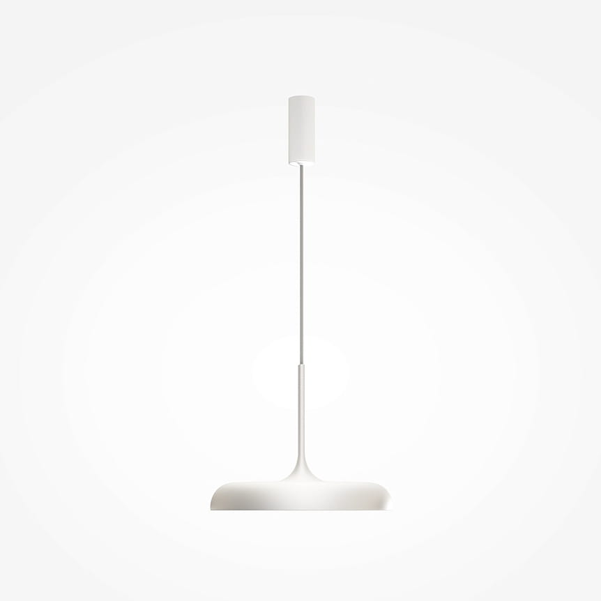 Lampa wisząca LED Gerhard w kolorze białym, o mocy 26W i temperaturze barwowej 3000K. Konstrukcja z długim, cienkim przewodem i okrągłym, płaskim kloszem. Ujęcie frontalne na jednolitym tle.