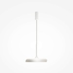 Lampa wisząca LED Gerhard w kolorze białym, o mocy 26W i temperaturze barwowej 3000K. Konstrukcja z długim, cienkim przewodem i okrągłym, płaskim kloszem. Ujęcie frontalne na jednolitym tle.
