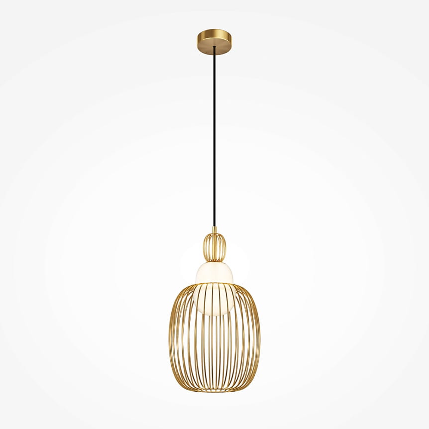 Lampa wisząca Levitation 1xG9 w mosiężnej kolorystyce, o okrągłym kształcie z metalowym, siateczkowym kloszem, zawieszona na czarnym przewodzie. Posiada przezroczystą kulę wewnątrz. Tło jasne, minimalistyczne.