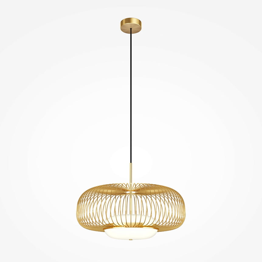 Lampa wisząca Levitation w kolorze mosiądzu z cienką, metalową siatką. Posiada okrągły, biały klosz na dolnej części. Zawieszona na czarnym przewodzie, zamontowana na złotym stropie. Idealna do nowoczesnych wnętrz.