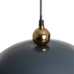 Lampa wisząca Tramoto 1xE27 w kolorze niebieskim z metalowym, złotym detalem u góry. Kształt okrągły, błyszcząca powierzchnia. Widoczny kabel zasilający. Idealna do nowoczesnych wnętrz.