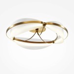 Lampa sufitowa LED Breeze o mocy 45W i temperaturze barwowej 3000K. Posiada okrągłą, mosiężną podstawę oraz dwie białe, teksturowane osłony, które tworzą efektowne, falujące wzory. Ujęcie z dołu, pokazujące detal konstrukcji.