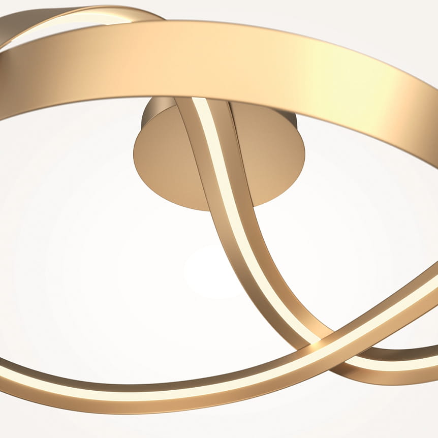 Lampa sufitowa LED w kolorze mosiądzu, z elegancką, skręconą konstrukcją. Ujęcie pokazuje detal zbliżenia na oprawę, z widocznymi elementami świetlnymi i okrągłym mocowaniem. Ciepła barwa światła 3000K.