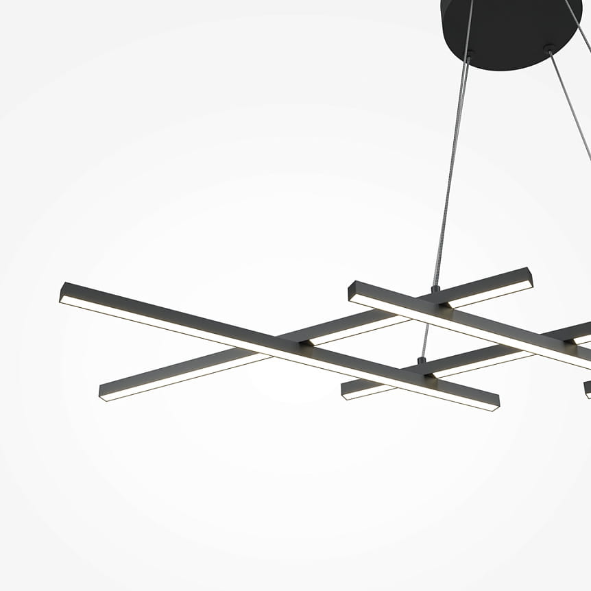 Lampa wisząca LED Halo w kolorze czarnym, o mocy 40W, z unikalnym, krzyżującym się designem. Wykonana z metalu, zawieszona na cienkich linkach. Elementy oświetleniowe z białym światłem umieszczone na krawędziach. Prosta, nowoczesna forma.